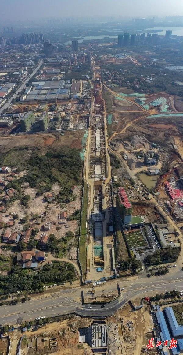 中法武漢生態(tài)示范城“法式”地下綜合管廊下月完工，水電氣、通信等管線全部入廊